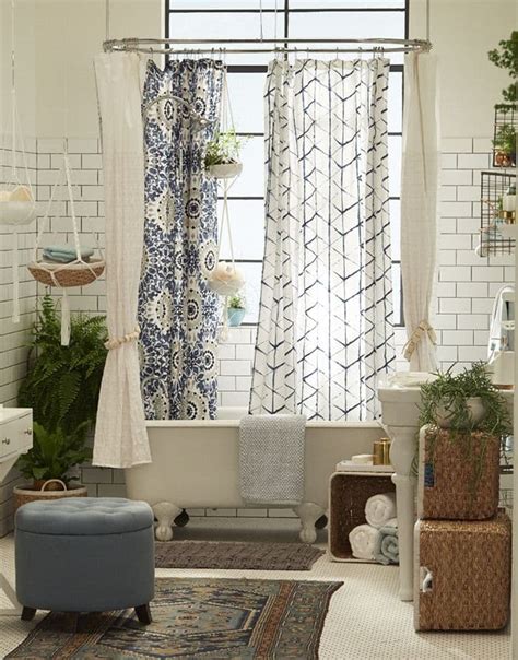 Can you have mismatched curtains?