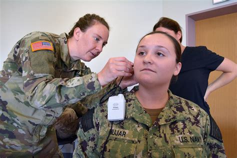 Can you join the army with hearing loss in one ear?