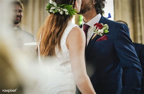 Can you kiss the bride during a first look?