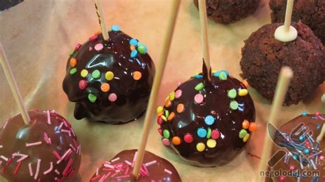 Can you leave cake pops out overnight?