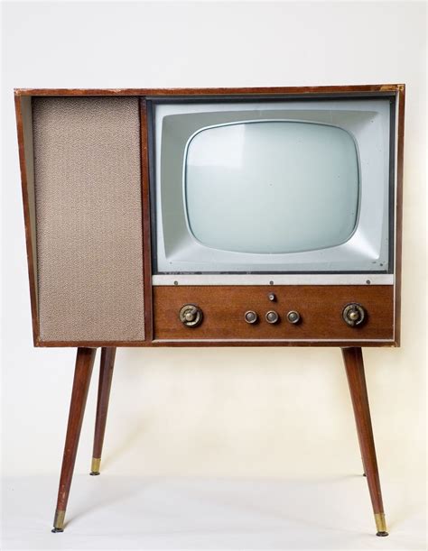 Can you make an old TV a smart TV?