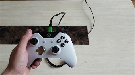 Can you manually connect an Xbox controller?