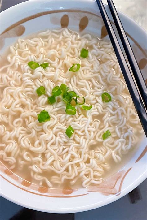 Can you microwave 2 minute noodles?