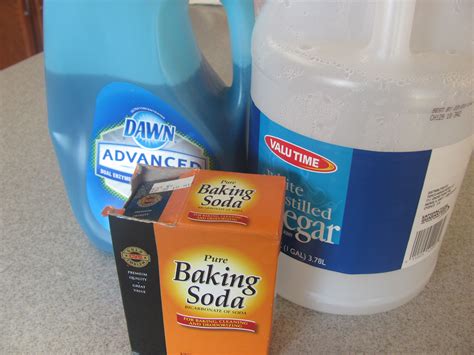 Can you mix baking soda vinegar and dish soap?
