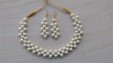 Can you mix pearls with other jewelry?