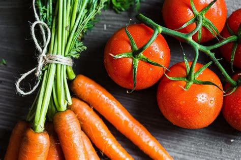 Can you plant carrots next to tomatoes?