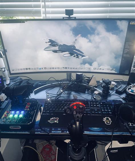 Can you play DCS with a PS4 controller?