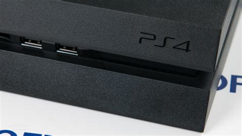 Can you play a USB on PS4?