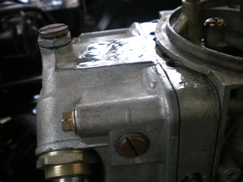 Can you pour gas down a carburetor?