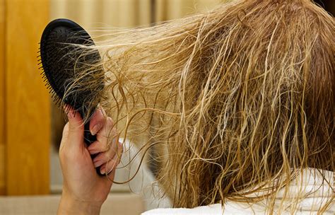 Can you put Sun-In on dry hair?
