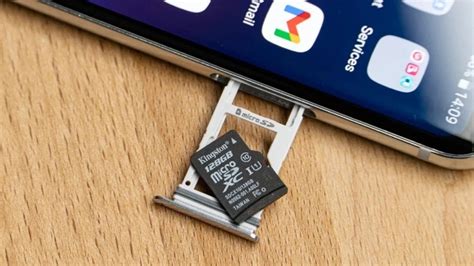 Can you put a microSD card in a nano slot?