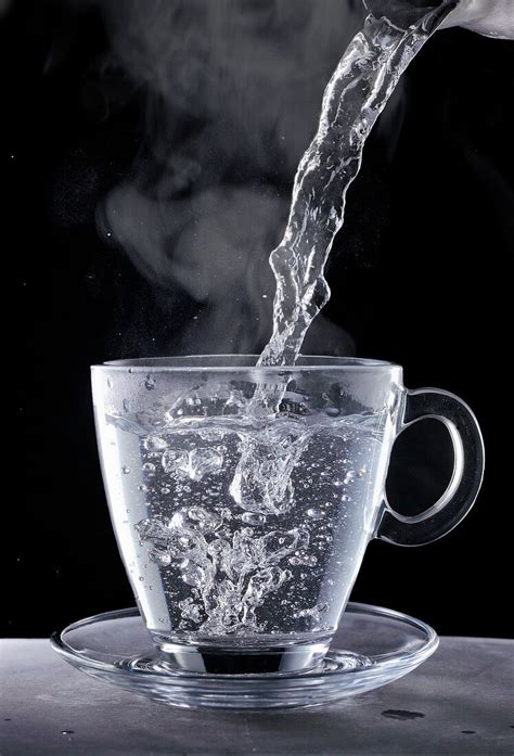 Can you put boiling water in glass mug?