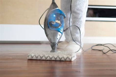 Can you put oils in steam mop?