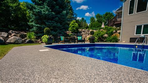 Can you put tile around a pool deck?