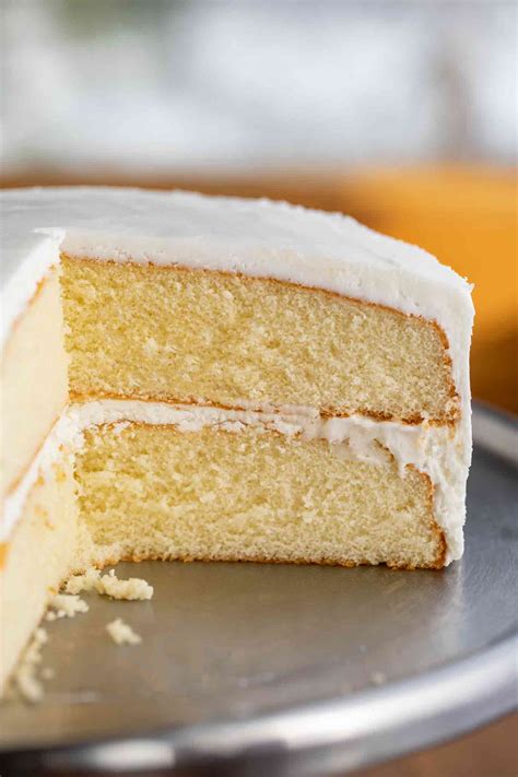 Can you put vanilla extract in cake?