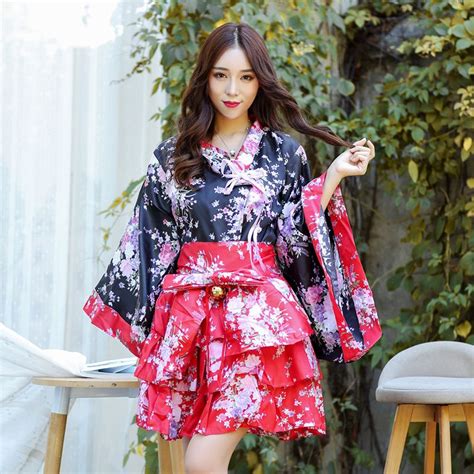 Can you show your legs in a kimono?