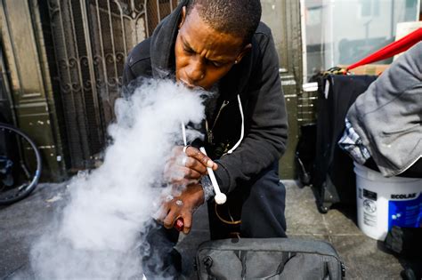 Can you smoke in London streets?