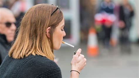 Can you smoke on the streets in England?
