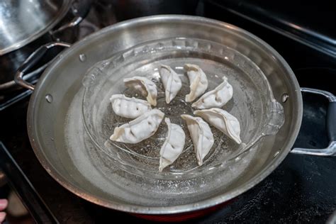 Can you steam dumplings with a strainer?