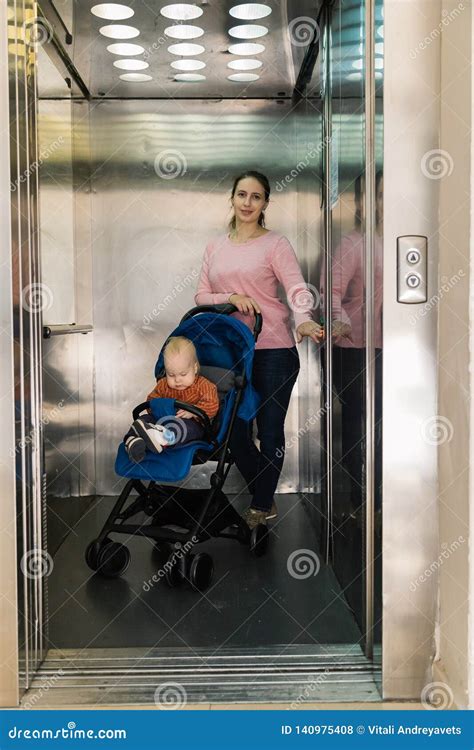 Can you take a baby stroller on an escalator?