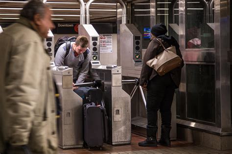 Can you take luggage on NYC Subway?