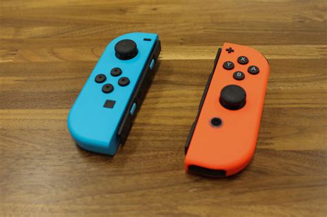 Can you use 2 controllers on Nintendo Switch?