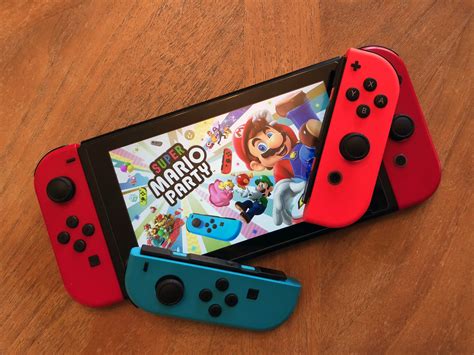 Can you use 4 Joy-Cons on Switch?