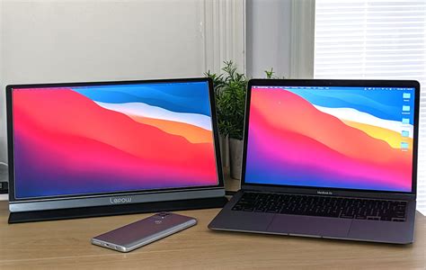 Can you use MacBook as monitor?
