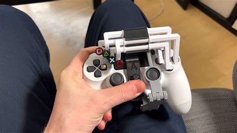 Can you use a PlayStation 5 controller on a PS4?