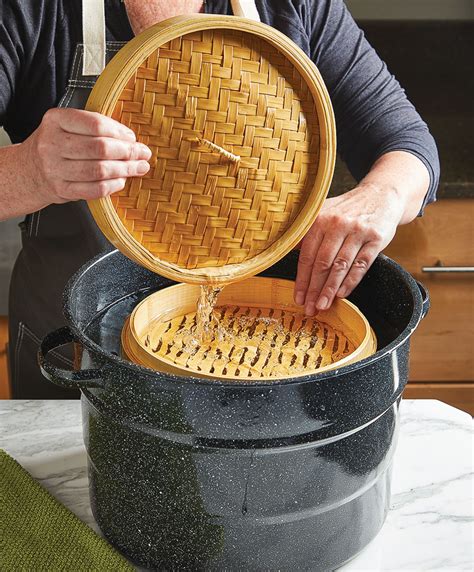 Can you use a bamboo steamer in the microwave?