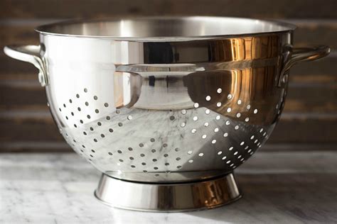Can you use a strainer as a colander?