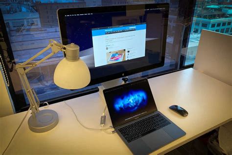 Can you use an Apple laptop as a monitor?