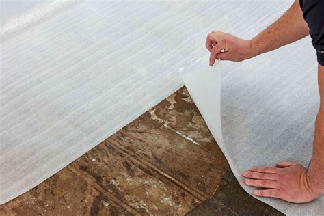 Can you use carpet underlay for laminate?