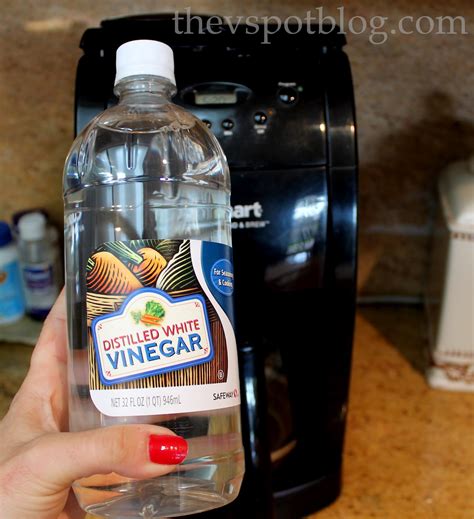 Can you use distilled white vinegar to clean coffee maker?