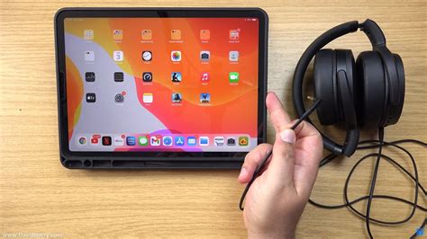 Can you use normal headphones on iPad air?