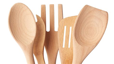 Can you use olive oil to oil wooden utensils?