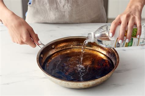 Can you use vinegar on stainless steel cookware?