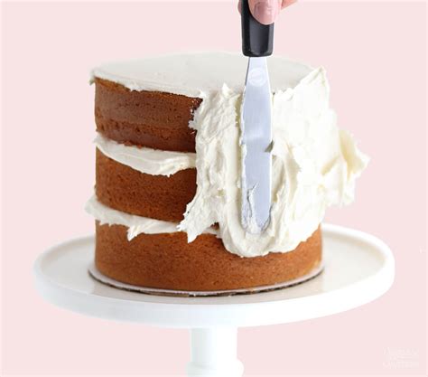 Can you use whipped icing as a crumb coat?