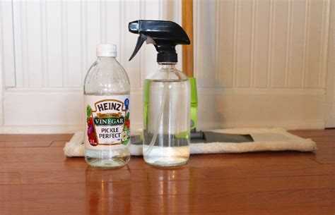 Can you use white vinegar to clean floors?