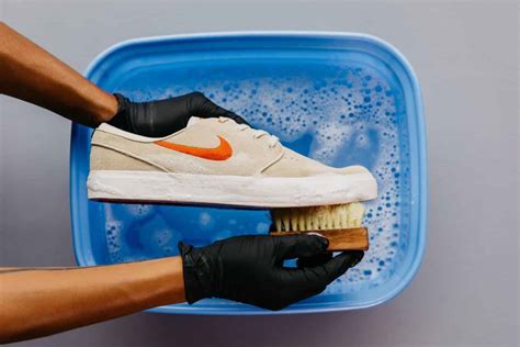 Can you wash Nike shoes with water?