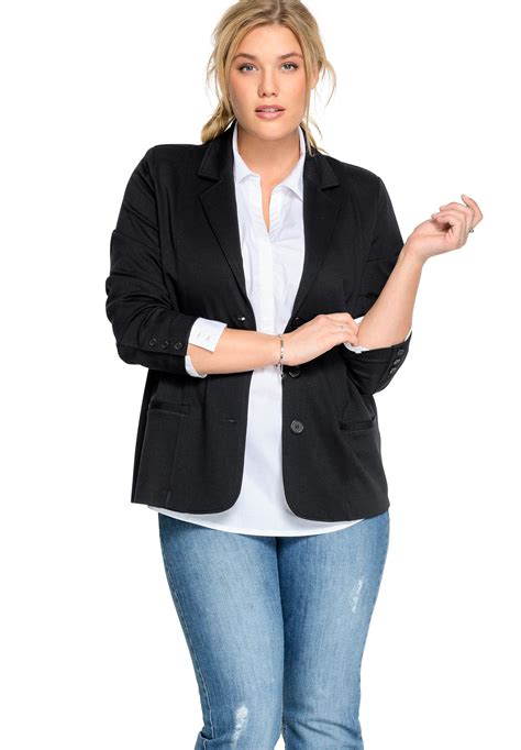 Can you wear a blazer as a plus size?