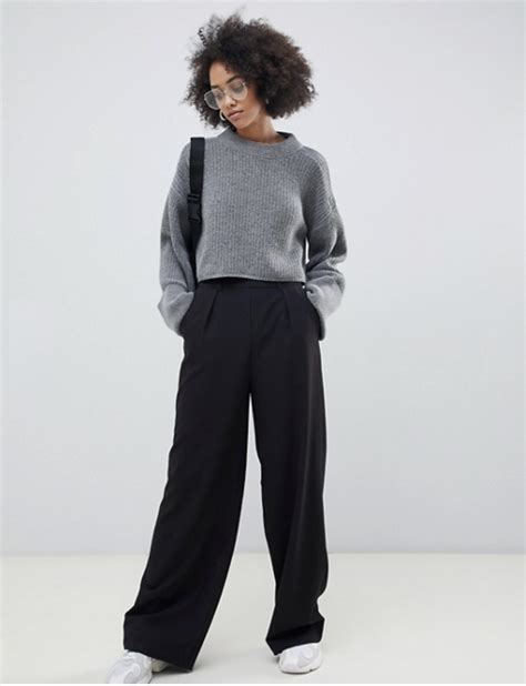 Can you wear a long sweater with wide leg pants?