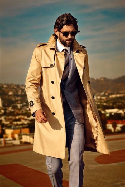Can you wear a tie with a trench coat?