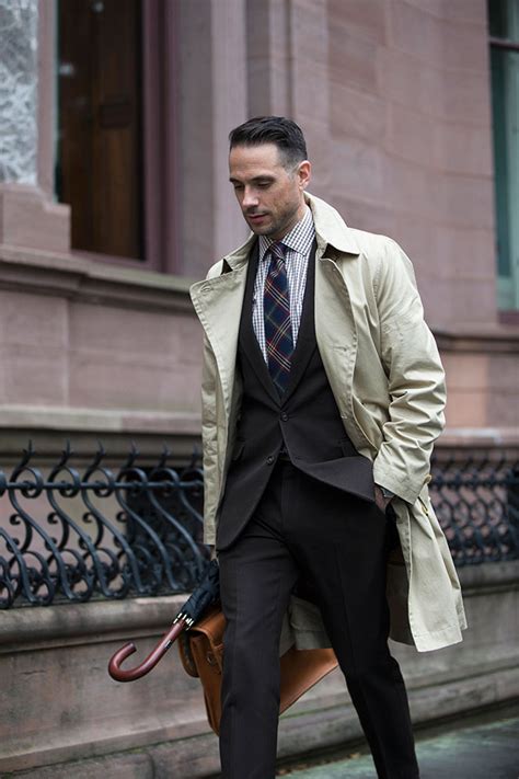 Can you wear a trench coat without a suit?