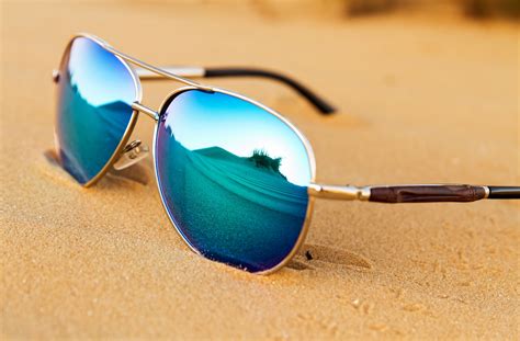 Can you wear polarized sunglasses indoors?