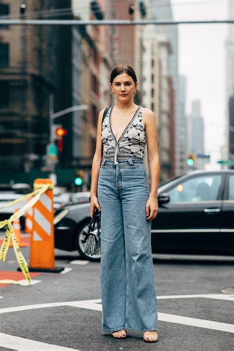 Can you wear sandals with wide-leg jeans?