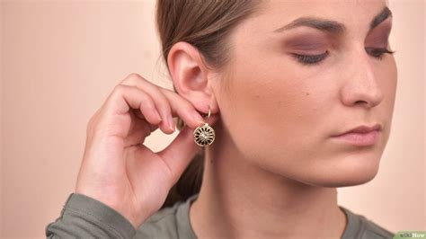 Can you wear someone else's earrings?
