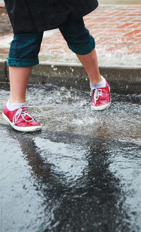 Can you wear wet shoes?