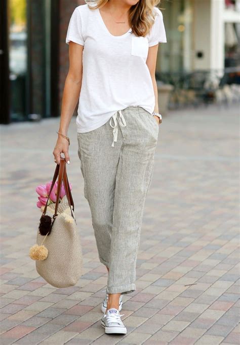 Can you wear white sneakers with linen pants?