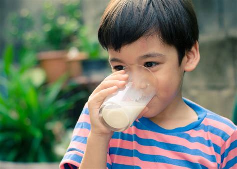 Could humans originally drink milk?